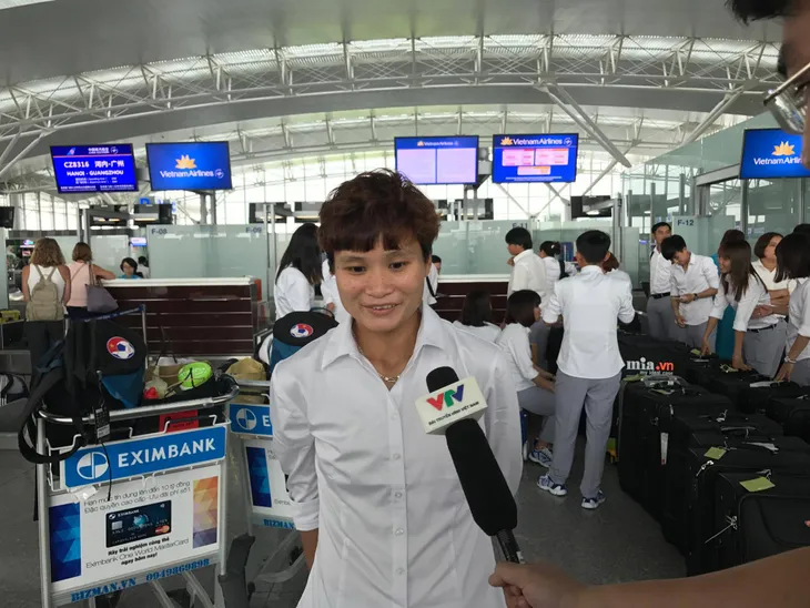 Chùm ảnh: ĐT bóng đá nữ Việt Nam lên đường tham dự SEA Games 29 - Ảnh 5. Chùm ảnh: ĐT bóng đá nữ Việt Nam lên đường tham dự SEA Games 29 - Ảnh 5.