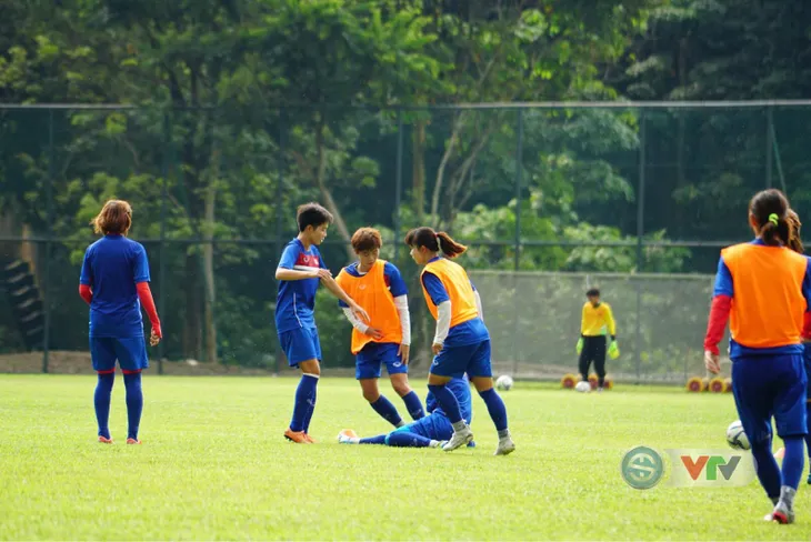 Ảnh: ĐT bóng đá nữ tập buổi đầu tiên tại Malaysia, sẵn sàng cho SEA Games 29 - Ảnh 11. Ảnh: ĐT bóng đá nữ tập buổi đầu tiên tại Malaysia, sẵn sàng cho SEA Games 29 - Ảnh 11.