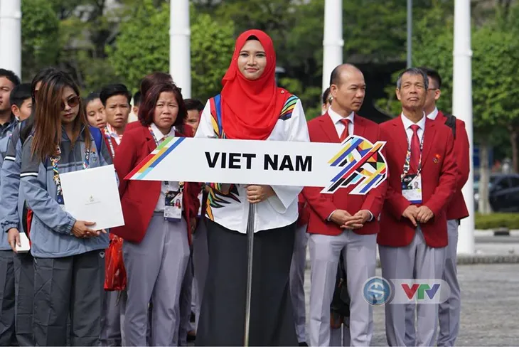 Quốc kỳ Việt Nam tung bay tại Bukit Jalil, Đoàn thể thao Việt Nam đã sẵn sàng cho SEA Games 29 - Ảnh 1. Quốc kỳ Việt Nam tung bay tại Bukit Jalil, Đoàn thể thao Việt Nam đã sẵn sàng cho SEA Games 29 - Ảnh 1.