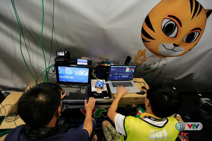 Đài THVN ghi hình trực tiếp thi đấu bóng chuyền nam và nữ tại SEA Games 29 - Ảnh 4. Đài THVN ghi hình trực tiếp thi đấu bóng chuyền nam và nữ tại SEA Games 29 - Ảnh 4.