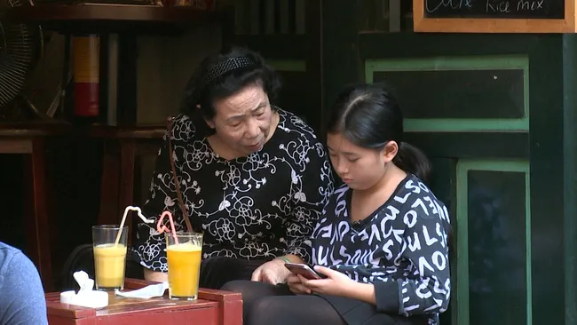 Trấn Thành hoảng hồn vì Diễm My 9X, Đàm Vĩnh Hưng trở thành người bán bánh mì - Ảnh 1. Trấn Thành hoảng hồn vì Diễm My 9X, Đàm Vĩnh Hưng trở thành người bán bánh mì - Ảnh 1.