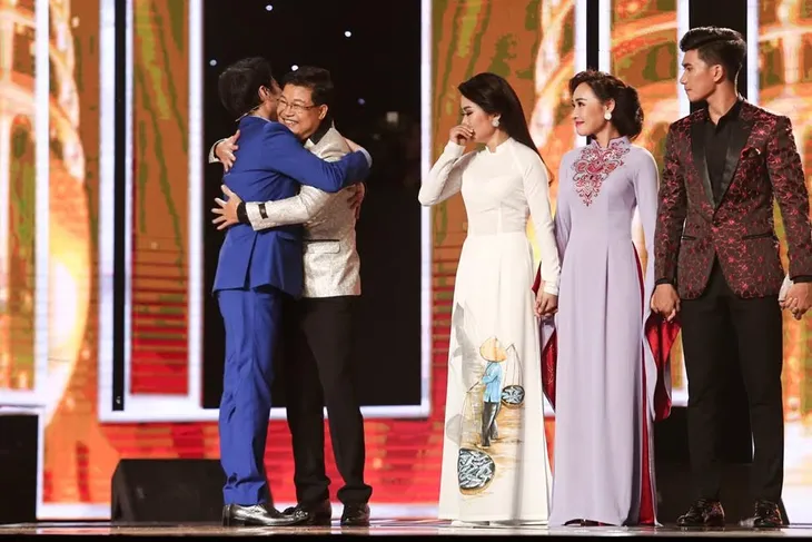 Thần tượng Bolero 2017: Lộ diện top 4 tranh ngôi quán quân tại chung kết - Ảnh 19. Thần tượng Bolero 2017: Lộ diện top 4 tranh ngôi quán quân tại chung kết - Ảnh 19.