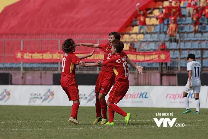 Nhìn lại hành trình giành ngôi vô địch SEA Games 29 giàu cảm xúc của ĐT bóng đá nữ Việt Nam - Ảnh 10. Nhìn lại hành trình giành ngôi vô địch SEA Games 29 giàu cảm xúc của ĐT bóng đá nữ Việt Nam - Ảnh 10.