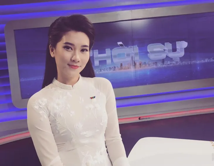 BTV Thời sự 19h gây sốt khi giống diễn viên Bảo Thanh như hai chị em - Ảnh 6. BTV Thời sự 19h gây sốt khi giống diễn viên Bảo Thanh như hai chị em - Ảnh 6.