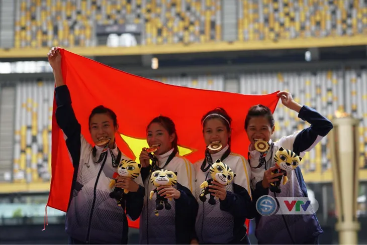 Tú Chinh và đồng đội xuất sắc phá kỷ lục SEA Games nội dung 4x100m - Ảnh 2. Tú Chinh và đồng đội xuất sắc phá kỷ lục SEA Games nội dung 4x100m - Ảnh 2.
