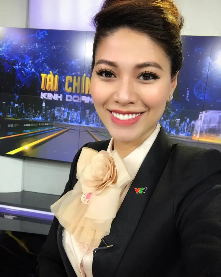 BTV Ngọc Trinh chia sẻ bí kíp diện vest cá tính và quyến rũ - Ảnh 6. BTV Ngọc Trinh chia sẻ bí kíp diện vest cá tính và quyến rũ - Ảnh 6.