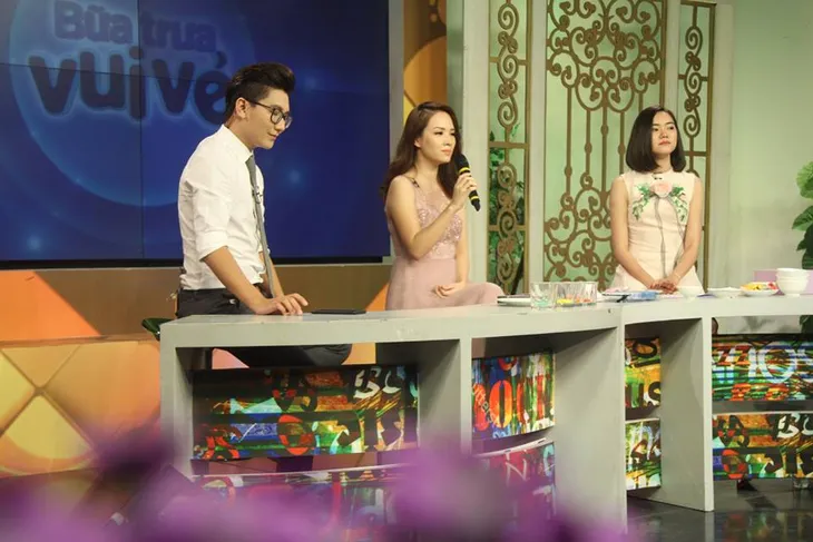 Đan Lê trổ tài ca hát, làm MC thời tiết lợi hại như xưa - Ảnh 2. Đan Lê trổ tài ca hát, làm MC thời tiết lợi hại như xưa - Ảnh 2.