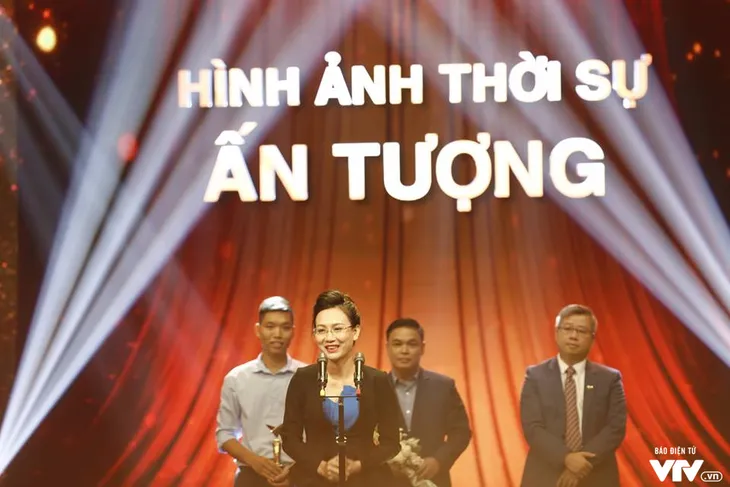 VTV Awards 2017: Táo quân Xuân Đinh Dậu chiến thắng giải Chương trình của năm - Ảnh 11. VTV Awards 2017: Táo quân Xuân Đinh Dậu chiến thắng giải Chương trình của năm - Ảnh 11.