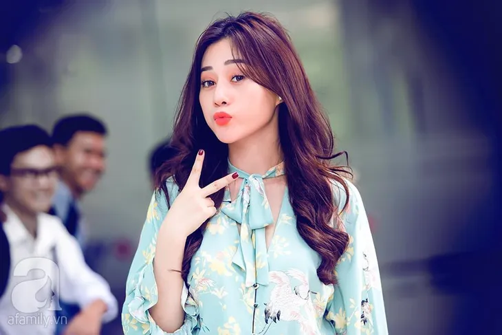 Trong phim quê mùa là vậy, ngoài đời, Phương Oanh Ngược chiều nước mắt lại sang chảnh hết phần người khác - Ảnh 4. Trong phim quê mùa là vậy, ngoài đời, Phương Oanh Ngược chiều nước mắt lại sang chảnh hết phần người khác - Ảnh 4.