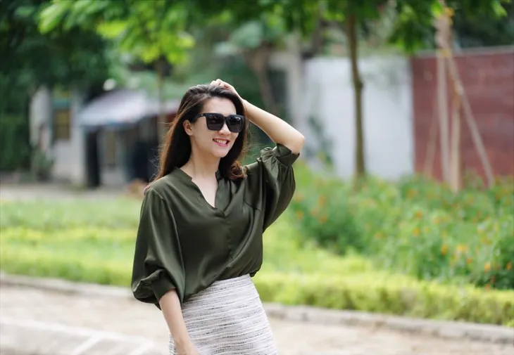 BTV Khánh Trang ghi điểm với gu thời trang thanh lịch, nữ tính - Ảnh 5. BTV Khánh Trang ghi điểm với gu thời trang thanh lịch, nữ tính - Ảnh 5.