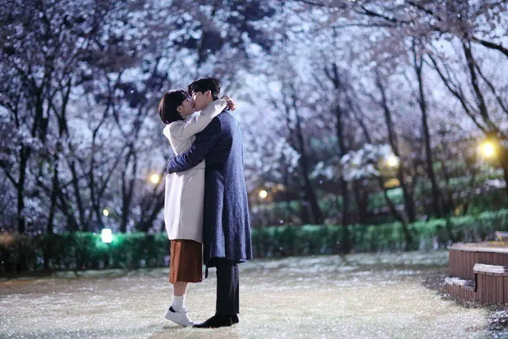 Suzy và Lee Jong Suk cứ tình tứ như vậy, bảo sao fan Khi nàng say giấc không phát mê - Ảnh 1. Suzy và Lee Jong Suk cứ tình tứ như vậy, bảo sao fan Khi nàng say giấc không phát mê - Ảnh 1.