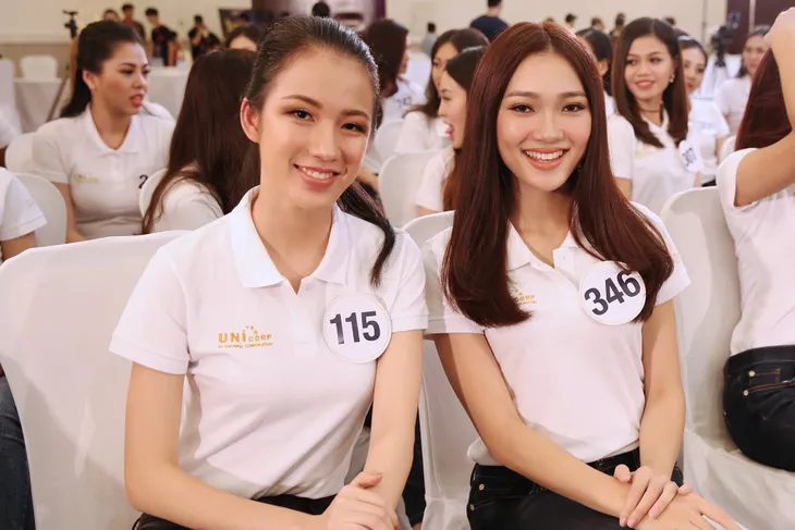 Ngắm nhan sắc người đẹp Hoa hậu Hoàn vũ Việt Nam 2017 bị mắng vì không trung thực - Ảnh 9. Ngắm nhan sắc người đẹp Hoa hậu Hoàn vũ Việt Nam 2017 bị mắng vì không trung thực - Ảnh 9.