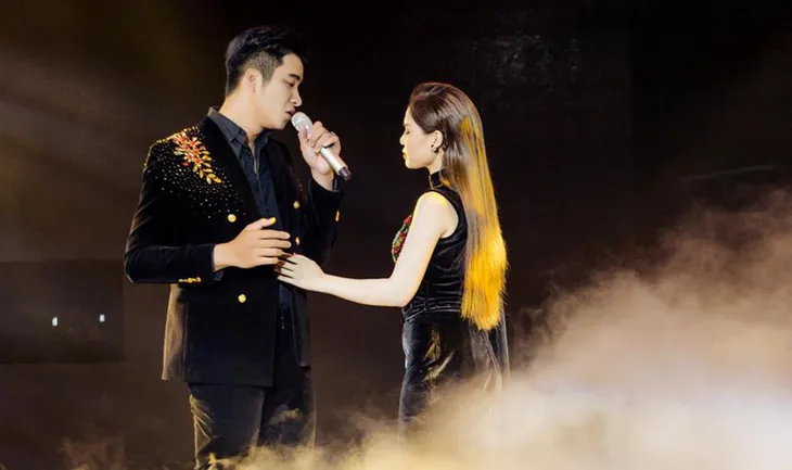 Hòa Minzy và Giang Hồng Ngọc tình tứ bên trai đẹp, cùng vươn lên dẫn đầu - Ảnh 4. Hòa Minzy và Giang Hồng Ngọc tình tứ bên trai đẹp, cùng vươn lên dẫn đầu - Ảnh 4.
