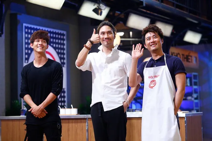 Hoài Linh và Trung Dân khoe chân dài, NB Lại Văn Sâm gặp gỡ DJ nhí Thái Lan - Ảnh 6. Hoài Linh và Trung Dân khoe chân dài, NB Lại Văn Sâm gặp gỡ DJ nhí Thái Lan - Ảnh 6.
