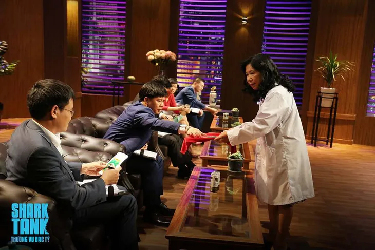 Shark Tank Việt Nam lọt đề cử VTV Awards 2018 - Ảnh 1. Shark Tank Việt Nam lọt đề cử VTV Awards 2018 - Ảnh 1.