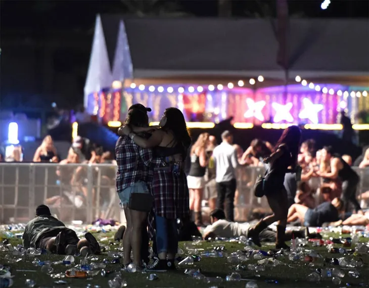 Tổng thống Donald Trump gọi vụ xả súng tại Las Vegas là một tội ác - Ảnh 1. Tổng thống Donald Trump gọi vụ xả súng tại Las Vegas là một tội ác - Ảnh 1.