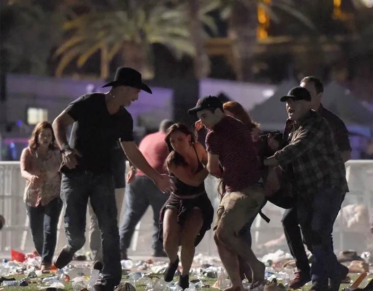 Xả súng ở Las Vegas: Nghi phạm Paddock không có dấu hiệu tâm thần - Ảnh 2. Xả súng ở Las Vegas: Nghi phạm Paddock không có dấu hiệu tâm thần - Ảnh 2.