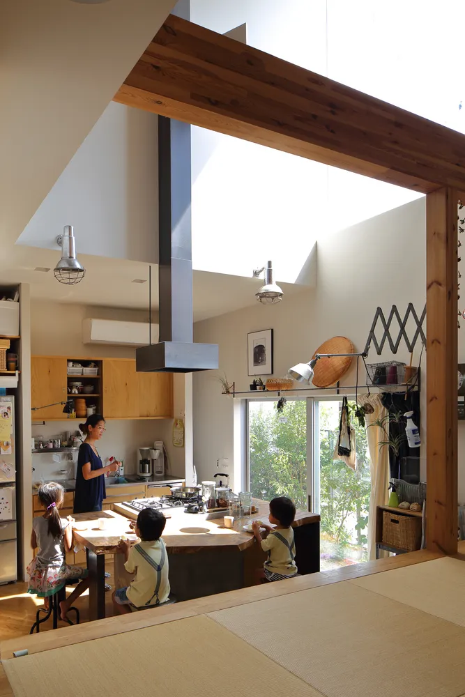 Ngôi nhà 90 m2 kín đáo mà vẫn có không gian mở thông thoáng - Ảnh 3. Ngôi nhà 90 m2 kín đáo mà vẫn có không gian mở thông thoáng - Ảnh 3.