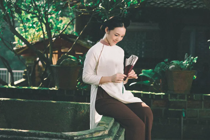 Hot girl Đi qua mùa hạ Quỳnh Kool mong manh, e ấp trong tà áo dài - Ảnh 7. Hot girl Đi qua mùa hạ Quỳnh Kool mong manh, e ấp trong tà áo dài - Ảnh 7.