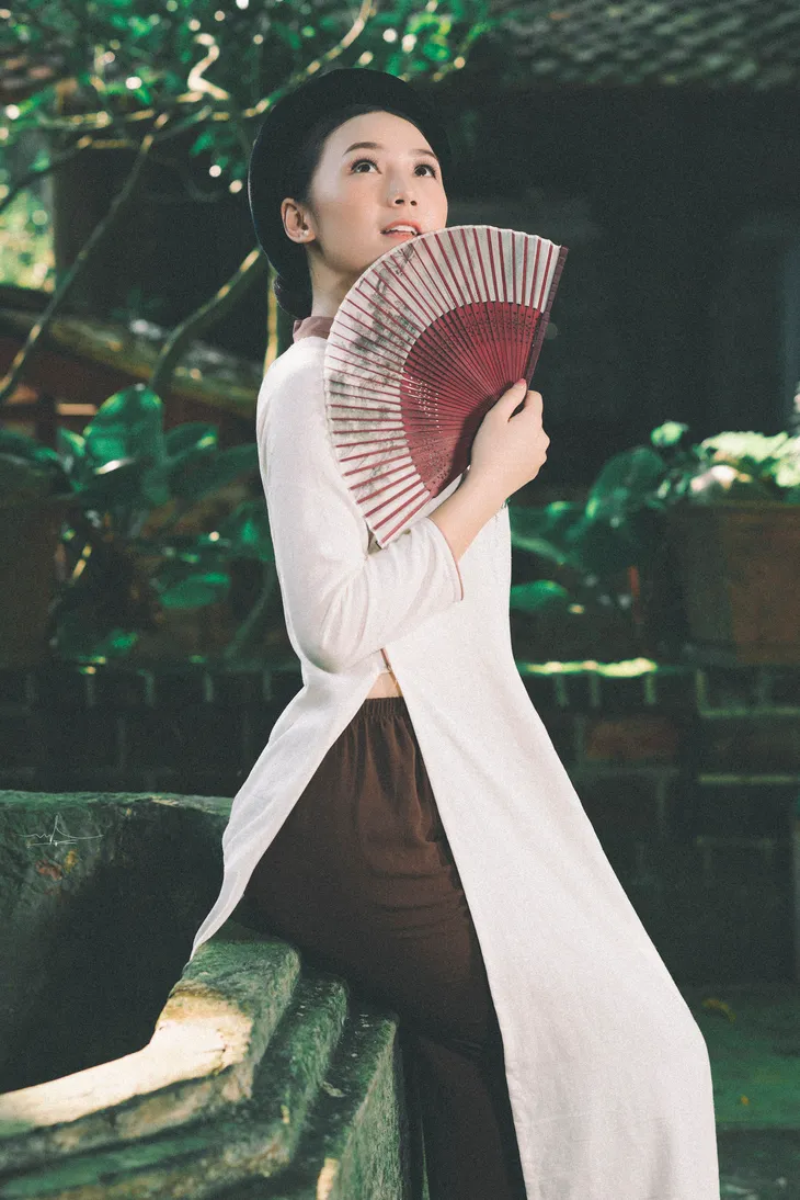 Hot girl Đi qua mùa hạ Quỳnh Kool mong manh, e ấp trong tà áo dài - Ảnh 6. Hot girl Đi qua mùa hạ Quỳnh Kool mong manh, e ấp trong tà áo dài - Ảnh 6.