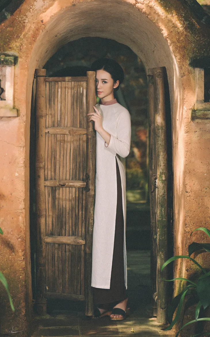 Hot girl Đi qua mùa hạ Quỳnh Kool mong manh, e ấp trong tà áo dài - Ảnh 5. Hot girl Đi qua mùa hạ Quỳnh Kool mong manh, e ấp trong tà áo dài - Ảnh 5.