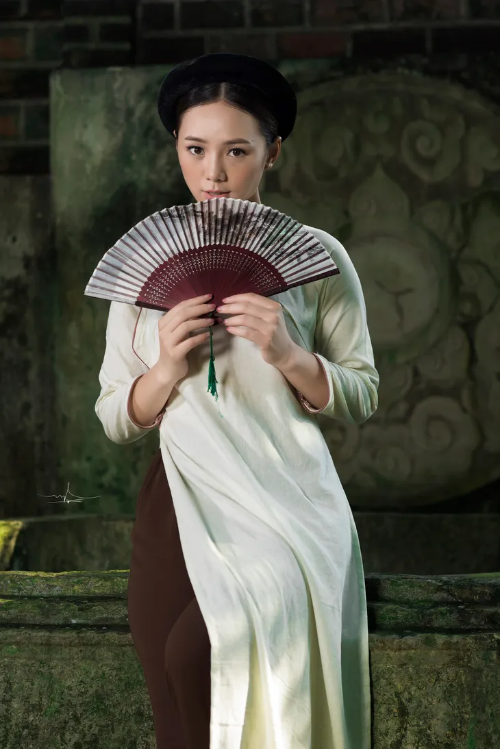Hot girl Đi qua mùa hạ Quỳnh Kool mong manh, e ấp trong tà áo dài - Ảnh 3. Hot girl Đi qua mùa hạ Quỳnh Kool mong manh, e ấp trong tà áo dài - Ảnh 3.