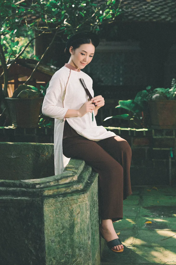 Hot girl Đi qua mùa hạ Quỳnh Kool mong manh, e ấp trong tà áo dài - Ảnh 2. Hot girl Đi qua mùa hạ Quỳnh Kool mong manh, e ấp trong tà áo dài - Ảnh 2.