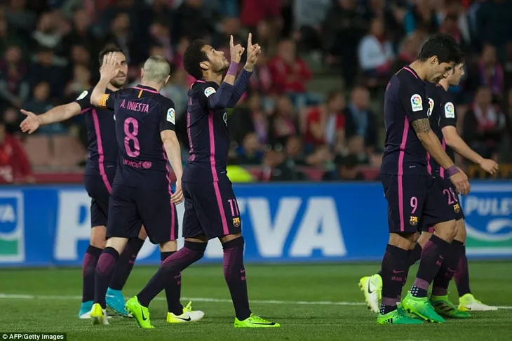 Kết quả bóng đá châu Âu đêm 2/4, sáng 3/4: Arsenal 2-2 Man City, Real 3-0 Alaves, Granada 1-4 Barcelona - Ảnh 5. Kết quả bóng đá châu Âu đêm 2/4, sáng 3/4: Arsenal 2-2 Man City, Real 3-0 Alaves, Granada 1-4 Barcelona - Ảnh 5.