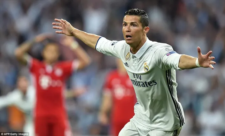 Lập hat-trick vào lưới Bayern Munich, Ronaldo chính thức chạm cột mốc 100 bàn tại Champions League - Ảnh 1. Lập hat-trick vào lưới Bayern Munich, Ronaldo chính thức chạm cột mốc 100 bàn tại Champions League - Ảnh 1.