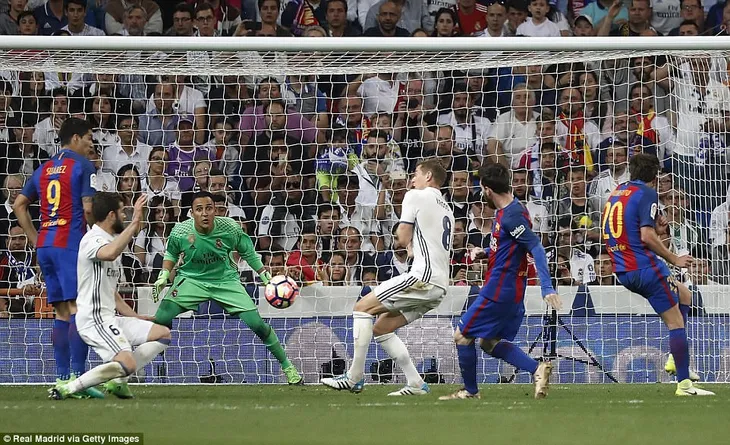 Kết quả bóng đá châu Âu tối 23, rạng sáng 24/4: Real Madrid 2-3 Barcelona, Arsenal 2-1 Manchester City - Ảnh 3. Kết quả bóng đá châu Âu tối 23, rạng sáng 24/4: Real Madrid 2-3 Barcelona, Arsenal 2-1 Manchester City - Ảnh 3.