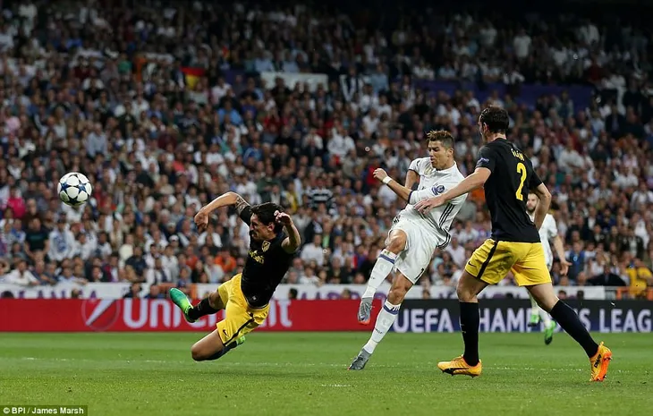 Real Madrid 3-0 Atletico Madrid: Ronaldo lập hattrick, Real Madrid đặt một chân vào chung kết - Ảnh 3. Real Madrid 3-0 Atletico Madrid: Ronaldo lập hattrick, Real Madrid đặt một chân vào chung kết - Ảnh 3.