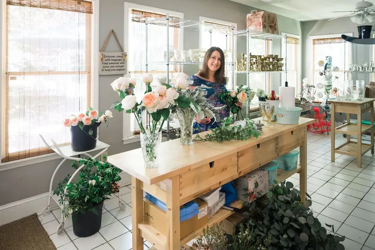 Đưa rừng hoa vào nhà bằng các vật dụng mang họa tiết floral - Ảnh 5. Đưa rừng hoa vào nhà bằng các vật dụng mang họa tiết floral - Ảnh 5.
