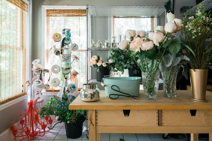 Đưa rừng hoa vào nhà bằng các vật dụng mang họa tiết floral - Ảnh 6. Đưa rừng hoa vào nhà bằng các vật dụng mang họa tiết floral - Ảnh 6.