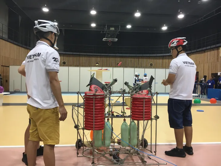 ABU Robocon 2017: Các đội tuyển thử sân trước ngày thi đấu chính thức - Ảnh 9. ABU Robocon 2017: Các đội tuyển thử sân trước ngày thi đấu chính thức - Ảnh 9.