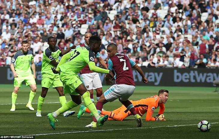 VIDEO West Ham 0-4 Liverpool: Thẳng tiến tới ngưỡng cửa Champions League - Ảnh 2. VIDEO West Ham 0-4 Liverpool: Thẳng tiến tới ngưỡng cửa Champions League - Ảnh 2.
