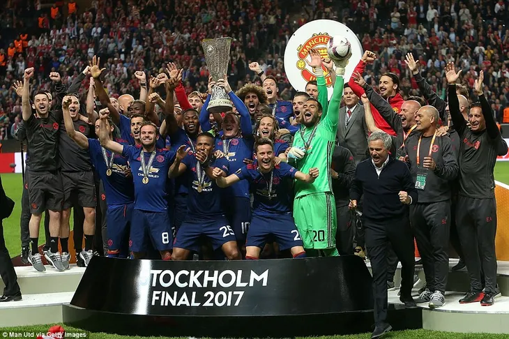 Ảnh: Man Utd đánh bại Ajax trong trận chung kết Europa League 2017 để đăng quang ngôi vô địch - Ảnh 14. Ảnh: Man Utd đánh bại Ajax trong trận chung kết Europa League 2017 để đăng quang ngôi vô địch - Ảnh 14.