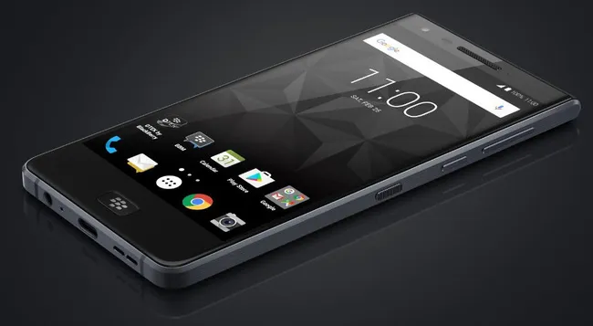 CEO John Chen: BlackBerry đã thoát hiểm - Ảnh 2. CEO John Chen: BlackBerry đã thoát hiểm - Ảnh 2.