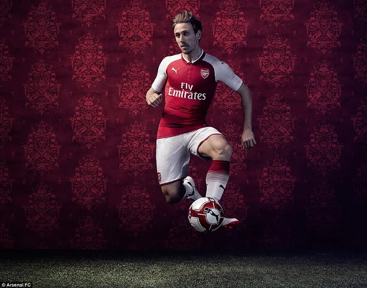 Arsenal ra mắt áo đấu mùa giải 2017/18: Đầy đủ anh tài - Ảnh 7. Arsenal ra mắt áo đấu mùa giải 2017/18: Đầy đủ anh tài - Ảnh 7.