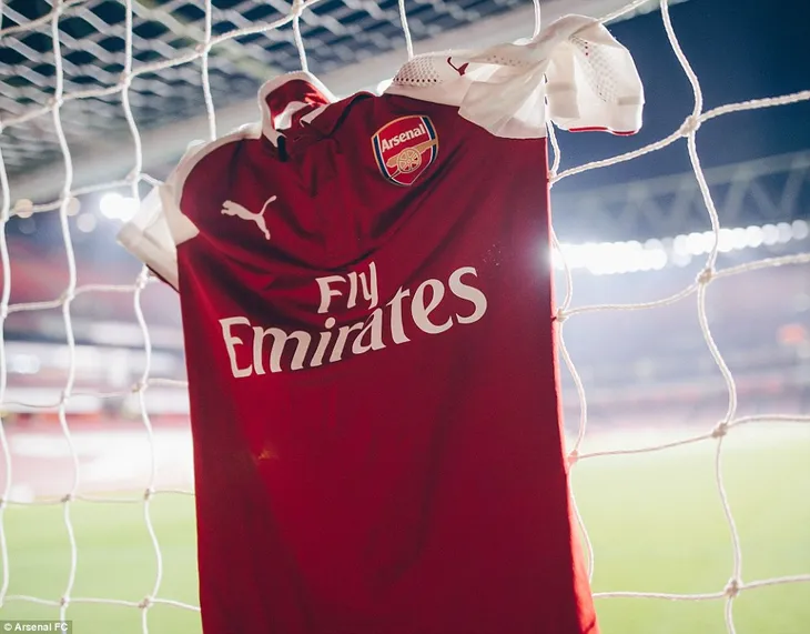 Arsenal ra mắt áo đấu mùa giải 2017/18: Đầy đủ anh tài - Ảnh 5. Arsenal ra mắt áo đấu mùa giải 2017/18: Đầy đủ anh tài - Ảnh 5.