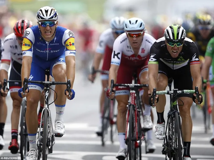 Chris Froome tiếp tục giữ áo vàng sau chặng 7 Tour de France - Ảnh 1. Chris Froome tiếp tục giữ áo vàng sau chặng 7 Tour de France - Ảnh 1.