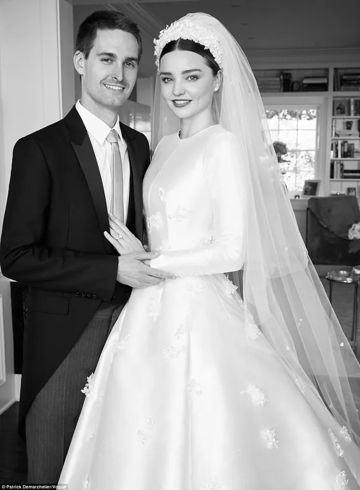 Miranda Kerr công khai ảnh cưới với chồng tỷ phú - Ảnh 2. Miranda Kerr công khai ảnh cưới với chồng tỷ phú - Ảnh 2.