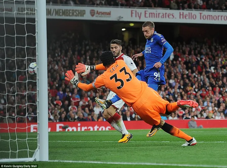 Khai màn Ngoại hạng Anh: Arsenal thắng nghẹt thở trước Leicester City - Ảnh 2. Khai màn Ngoại hạng Anh: Arsenal thắng nghẹt thở trước Leicester City - Ảnh 2.