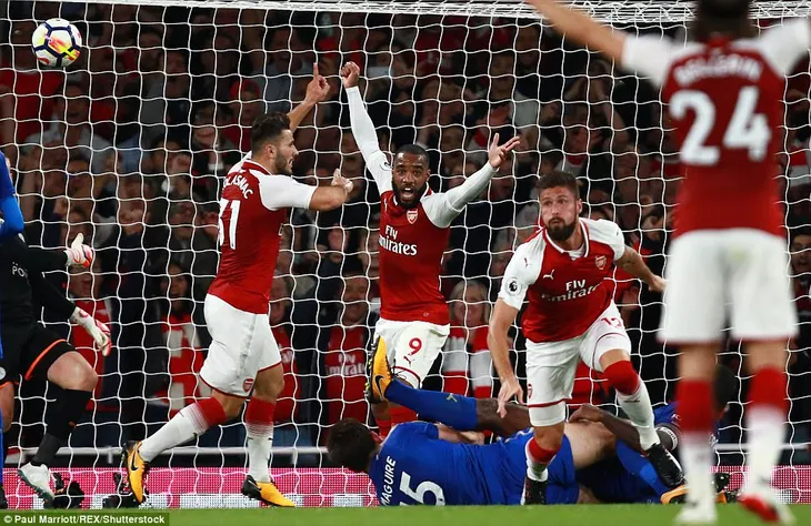 Khai màn Ngoại hạng Anh: Arsenal thắng nghẹt thở trước Leicester City - Ảnh 7. Khai màn Ngoại hạng Anh: Arsenal thắng nghẹt thở trước Leicester City - Ảnh 7.