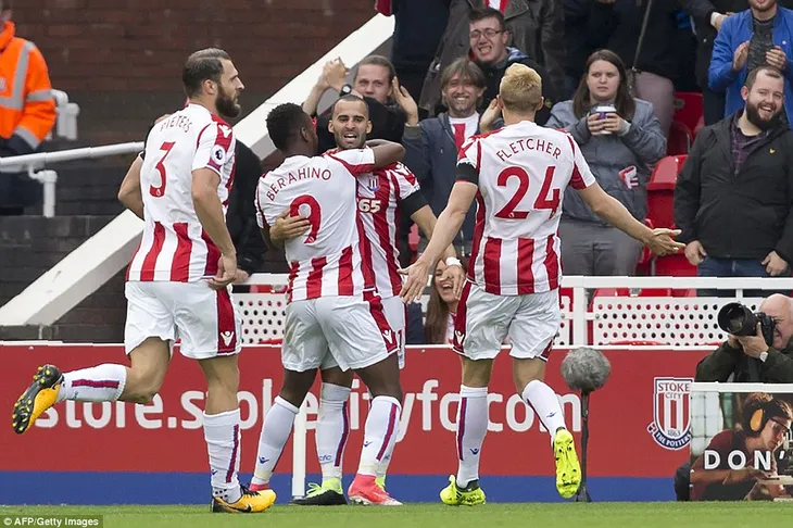 Stoke City 1-0 Arsenal: Gà Real hạ gục Pháo thủ - Ảnh 1. Stoke City 1-0 Arsenal: Gà Real hạ gục Pháo thủ - Ảnh 1.
