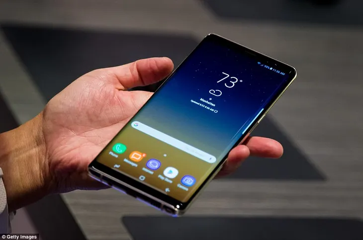 Chiều người dùng, Apple sẽ làm iPhone 9 to như bàn tay - Ảnh 1. Chiều người dùng, Apple sẽ làm iPhone 9 to như bàn tay - Ảnh 1.