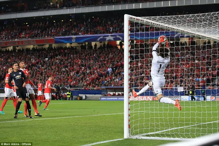 Kết quả bóng đá Champions League rạng sáng 19/10: Chelsea - Roma hòa kịch tính, PSG, Bayern Munich đại thắng - Ảnh 1. Kết quả bóng đá Champions League rạng sáng 19/10: Chelsea - Roma hòa kịch tính, PSG, Bayern Munich đại thắng - Ảnh 1.