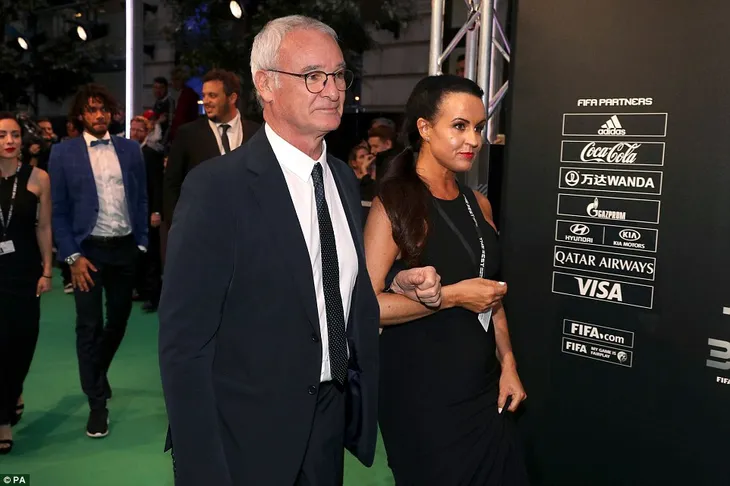 459b650f00000578-5008729-nantes_manager_claudio_ranieri_has_arrived_at_fifa_s_the_best_aw-a-10_1508777935556 459b650f00000578-5008729-nantes_manager_claudio_ranieri_has_arrived_at_fifa_s_the_best_aw-a-10_1508777935556
