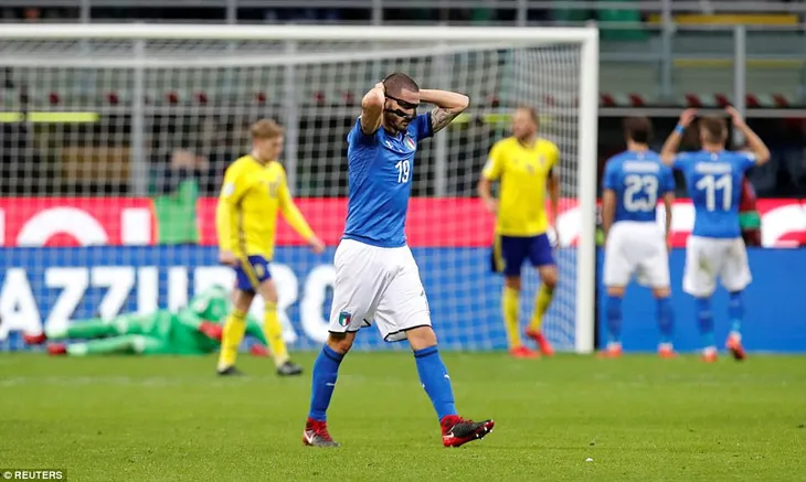 Italia ngồi nhà xem World Cup 2018: Khi đàn ông cũng phải khóc! - Ảnh 4. Italia ngồi nhà xem World Cup 2018: Khi đàn ông cũng phải khóc! - Ảnh 4.