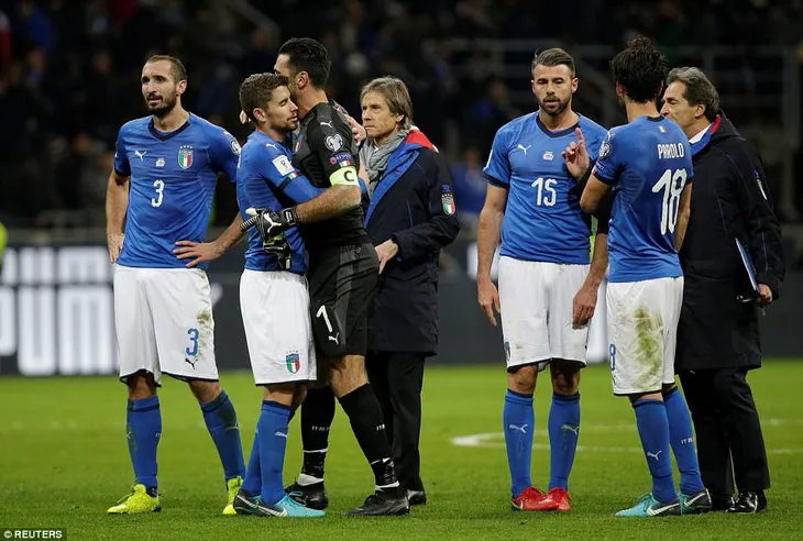 Italia ngồi nhà xem World Cup 2018: Khi đàn ông cũng phải khóc! - Ảnh 6. Italia ngồi nhà xem World Cup 2018: Khi đàn ông cũng phải khóc! - Ảnh 6.