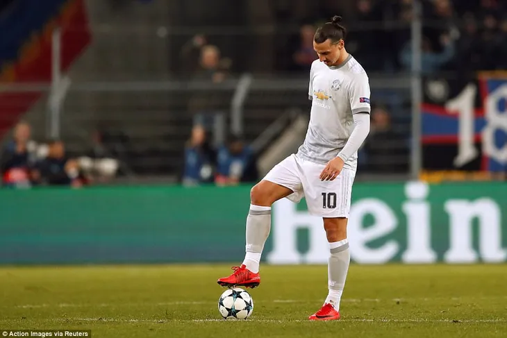 Ibrahimovic phá kỷ lục Champions League trong ngày Man Utd nhận trái đắng - Ảnh 1. Ibrahimovic phá kỷ lục Champions League trong ngày Man Utd nhận trái đắng - Ảnh 1.